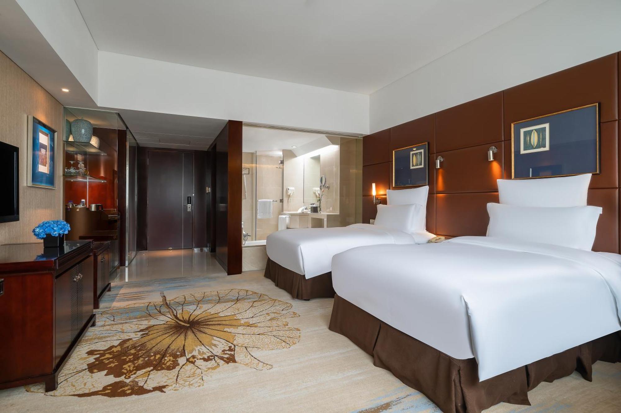 Hotel Pullman Baiyun Airport - Free Shuttle Bus & Official Registration Agency During Fair 5*